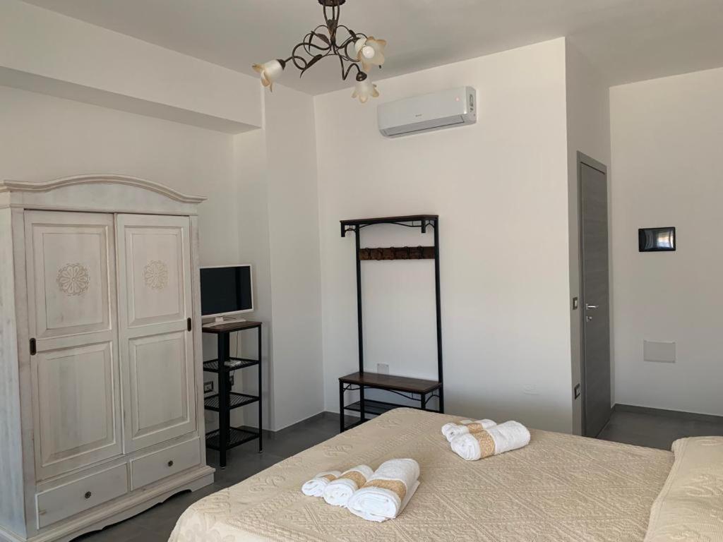 B&B Centrale ตอร์โตลี ภายนอก รูปภาพ